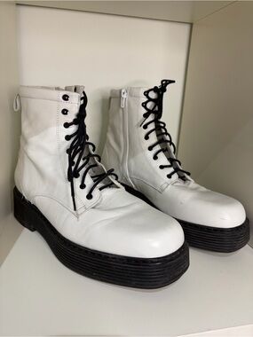White leather boots 41